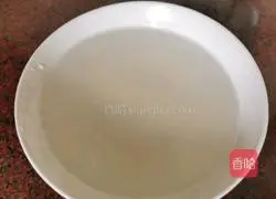 Illustration of how to make coconut chicken soup 1