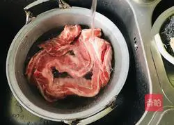 Illustration of how to cook beef brisket in white water 1