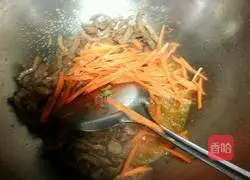 Illustration of how to make fried noodles with shredded pork and green pepper 7