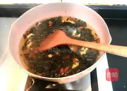 Illustration of making sesame leaf, wolfberry tofu soup 13