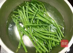 Illustration of how to make colorful steamed buns with plain filling 6