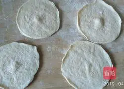 Illustration of how to make beans and meat buns 8