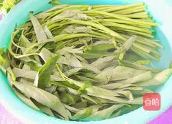 Illustration of how to make water spinach and dumpling soup 2