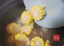 Illustration of how to make yam and corn ribs soup 8