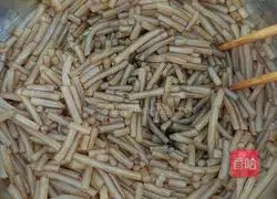 Illustration of how to make cabbage, egg and vermicelli stuffed buns 12