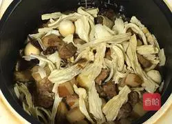 Illustration of how to make braised pork, bean curd and quail eggs 5