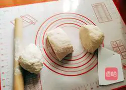  Illustration of how to make milky sesame flower rolls 7