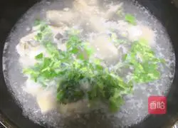 Illustration of how to make seabass soup 4