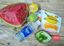 Illustration of how to make watermelon lemon sparkling drink 1