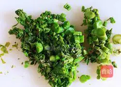 Illustration of how to make toon shredded pork noodles 1