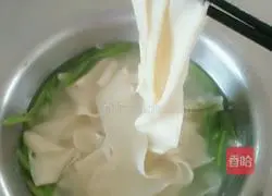 Illustration of how to make trouser belt noodles 6