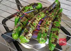 Illustration of how to make roasted pepper preserved eggs (a Hunan hot girl's dish) 1