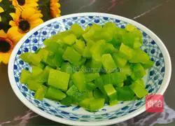 Illustration of how to make fried lettuce with shrimps 3