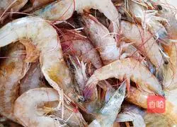 Illustration of how to make shrimp and vegetable pancakes 1