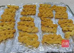 Illustration of how to make small twists (no frying) 10