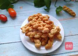Illustration of how to make small twists (no frying) 1