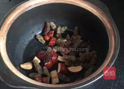 Fresh peach rock sugar water Illustration of how to do it 4