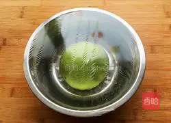 Illustration of how to make green leaf bean paste buns 4