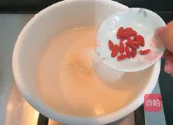 Illustration of how to make wolfberry and shepherd's purse egg soup 7