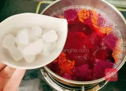 Illustration of healthy dragon fruit sweet soup 9