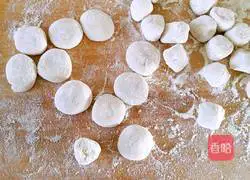 Illustration of how to make spinach and egg dumplings 15