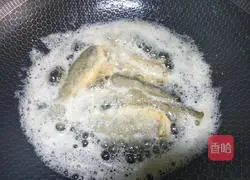 Illustration of braised small yellow croaker 3