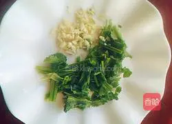 Illustration of how to make cold shredded chicken and bean sprouts 8