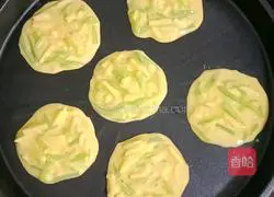 Illustration of how to make lettuce and apple soft cake (baby food supplement) 8 