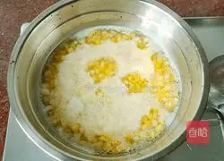 Illustration of how to make corn lean meat and egg custard soup 4