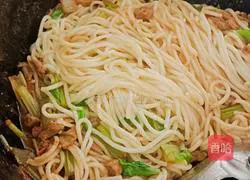 Illustration of how to make celery and lean meat fried noodles 10