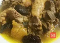 Illustration of how to make nutritious Cordyceps Chicken Soup in three steps: chop, add ingredients, and turn on the heat 4