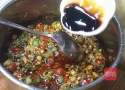 Sichuan - Illustration of how to make shredded pepper and chicken 13