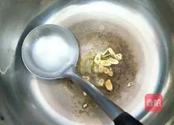 Illustration of how to make radish hot pot noodles 2