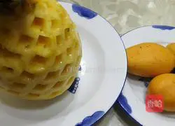 Illustration of how to make pineapple and mango juice 1 