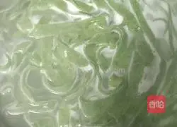 Hand-rolled spinach Illustration of making noodles 8