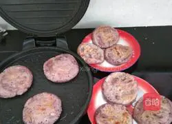 Brown Sugar Honey Sesame Purple Sweet Potato Cake Recipe Illustration 5