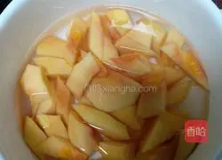 Illustration of how to make papaya stewed in milk 3