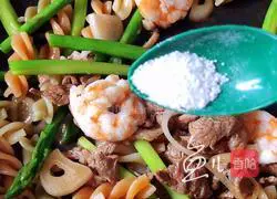 Beef, Shrimp and Asparagus Pasta Recipe Illustration 17