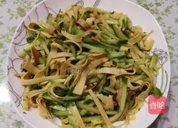 Illustration of how to make salad dressing 3