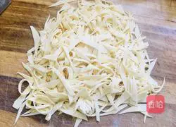 Illustration of how to make pumpkin willow leaf noodles 2