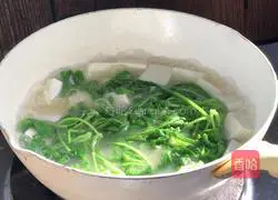 Illustration of how to make tofu, wolfberry and radish seedling soup 8