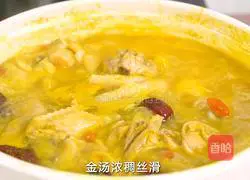 Illustration of how to make golden soup fish maw chicken 8