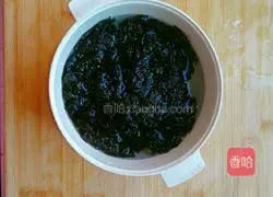 Illustration of how to make seaweed and egg soup 3