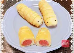 Caterpillar Sausage Cheese Bun Recipe Illustration 13