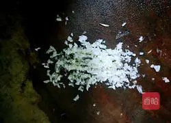 Illustration of how to make purple cabbage mixed with bitter chrysanthemum 3