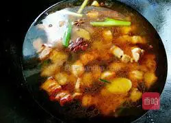 Illustration of how to make pork belly stewed with potatoes 9