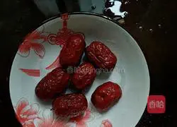 Illustration of how to make bird's nest stewed with red dates and papaya 3