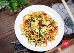 Illustration of how to make fried noodles with eggs 15