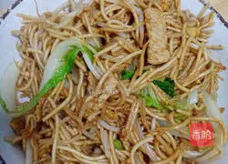 Illustration of how to stir-fry shredded pork with dragon whiskers 5