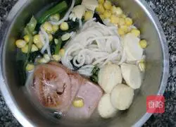 Corn tofu noodle soup Practice illustration 9